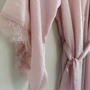 Cute Light Pink, Lightweight short robe 🤍 in Bloom from Nordstrom | XS-S